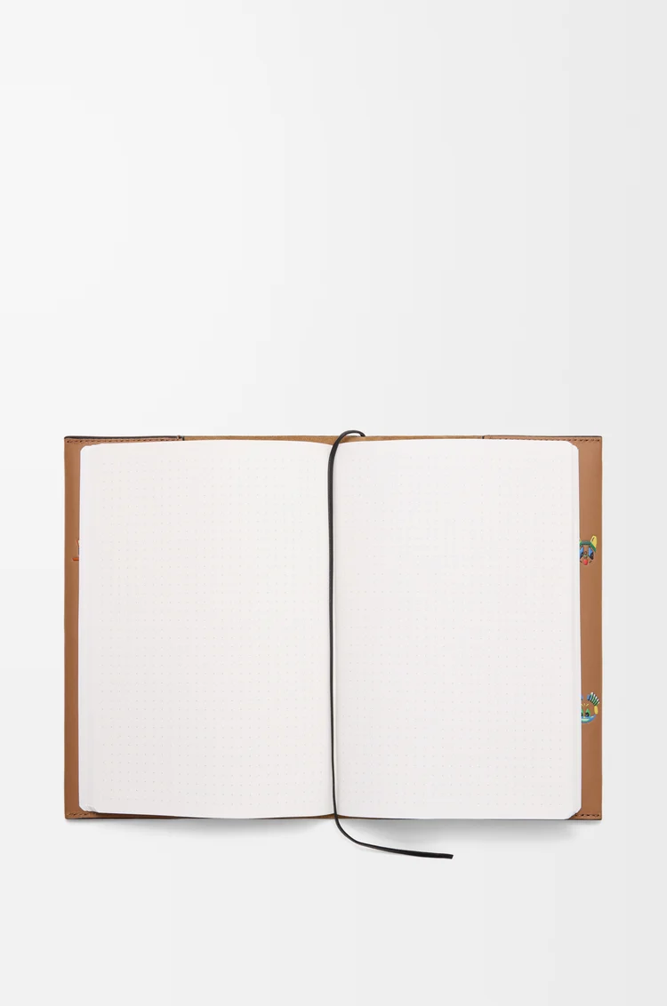LOEWE Cuaderno Cats en piel de ternera Moca