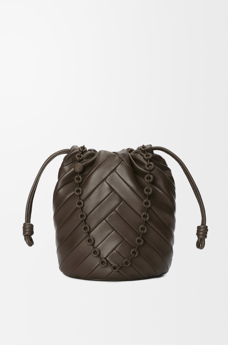 LOEWE Bolso Flamenco Purse Bucket mediano en piel napa de cordero Chocolate