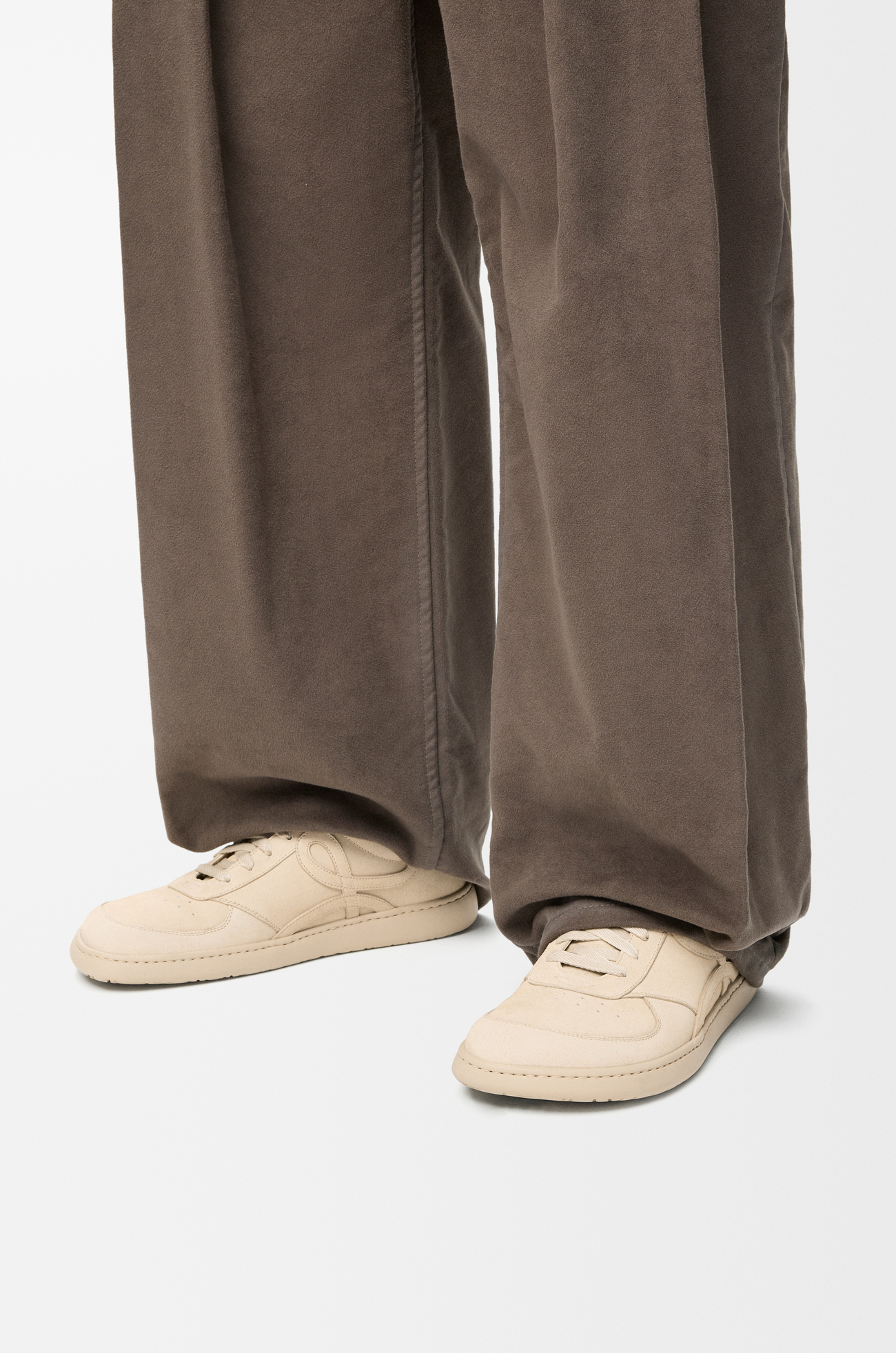 LOEWE ジャンボ スニーカー（カーフスエード） オーツミルク