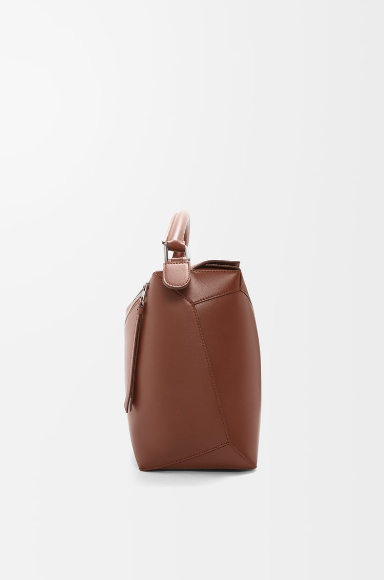 LOEWE Grand sac Puzzle en cuir de veau brillant Brownie