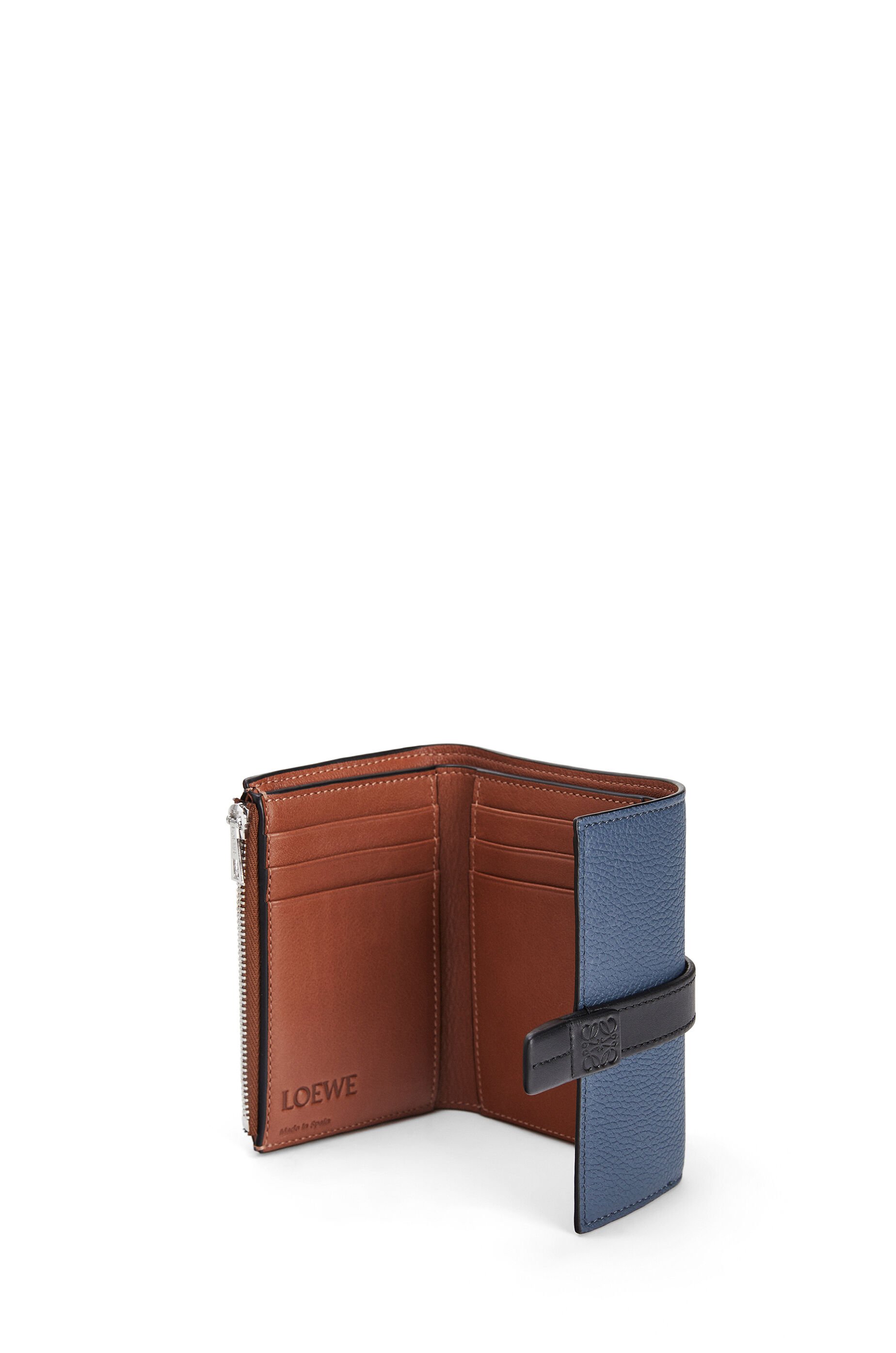 Small vertical wallet in soft grained 