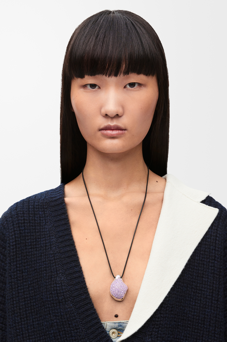 LOEWE フォームドリップ ペンダント ネックレス（スターリングシルバー＆クリスタル） シルバー/ライトモーヴ