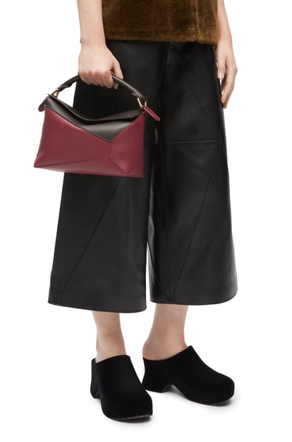 LOEWE Small Puzzle bag in classic calfskin Chocolate/Burgundy plp_rd