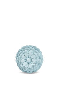 LOEWE Flor en piel de ternera con tachuelas Azul Cristal