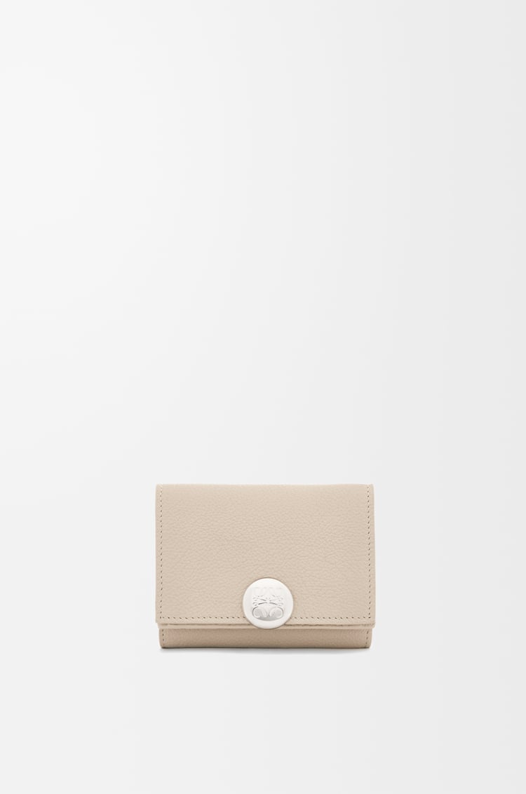 LOEWE ペブル トライフォールド ウォレット（ペブルグレインカーフ） ライトゴースト