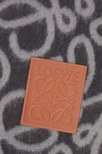 LOEWE Anagram blanket in alpaca and wool 黑色/灰色 plp_rd