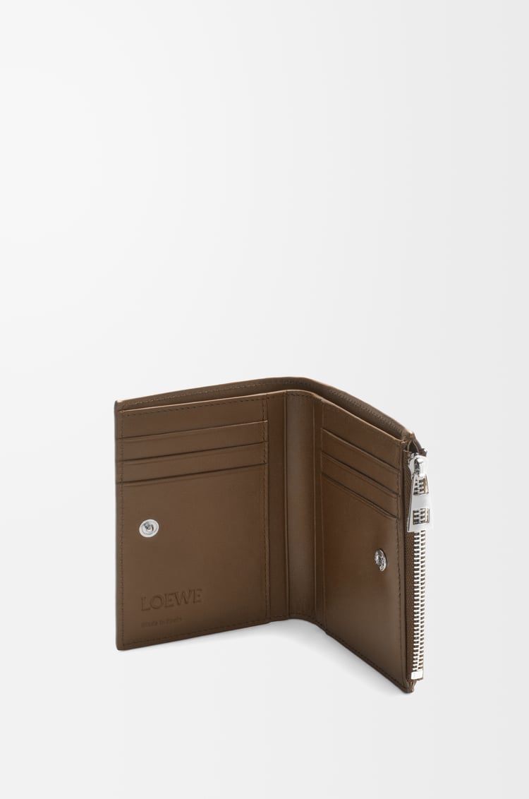 LOEWE Slim compact wallet in deerskin Tundra