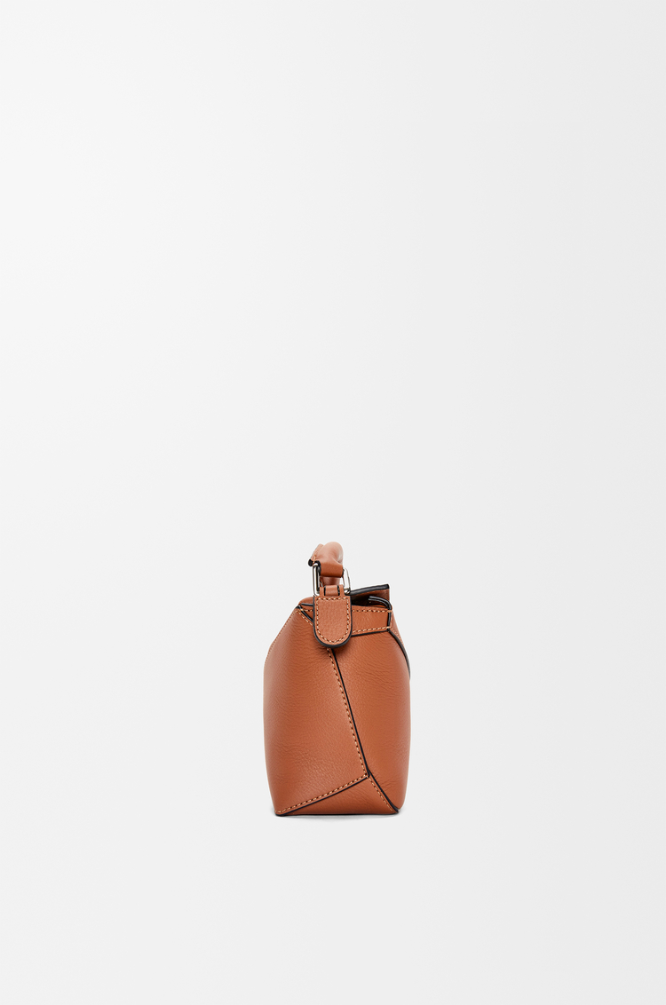 LOEWE Mini sac Puzzle Edge en cuir de veau classique Tan