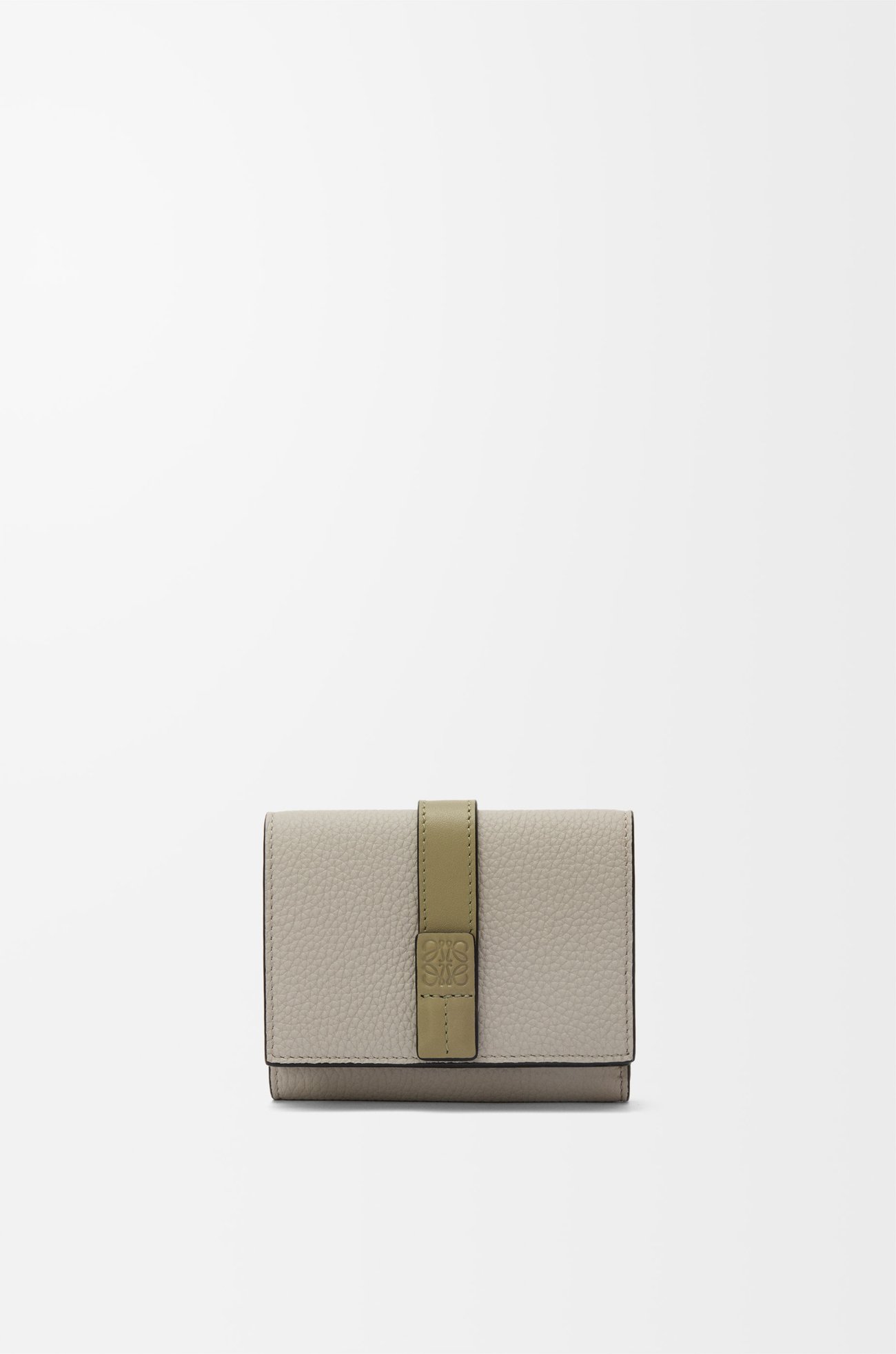 LOEWE Trifold wallet in soft grained calfskin Shell Grey/Eucalyptus plp_rd