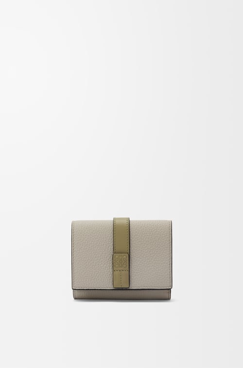 LOEWE Cartera con tres pliegues en piel de ternera Gris Valva/Eucalipto
