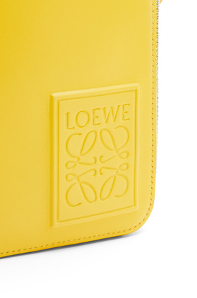 LOEWE Pocket Vertical Crossbody en piel de ternera Amarillo