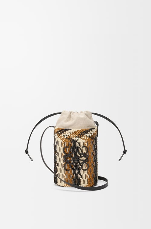 LOEWE Square pocket in iraca palm and calfskin Chocolate/Ochre