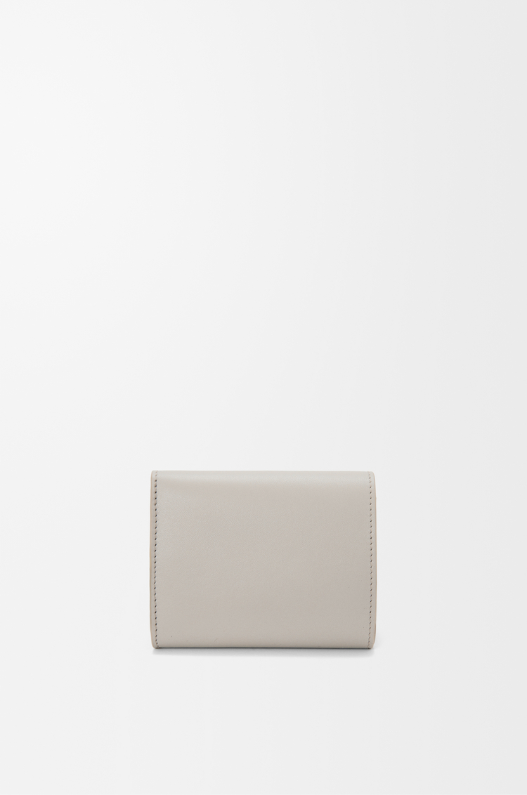 LOEWE Pebble trifold wallet in shiny nappa calfskin Shell Grey