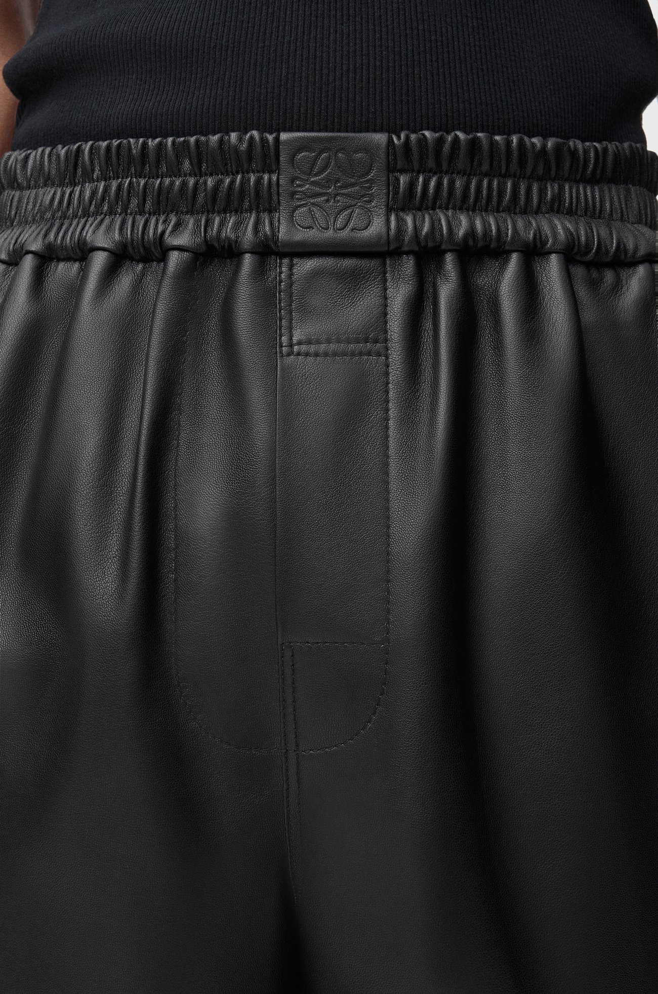 LOEWE Short en cuir d'agneau nappa Noir