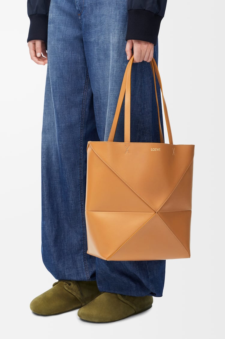 LOEWE Bolso Puzzle Fold tote mediano en piel de ternera Desierto Cálido