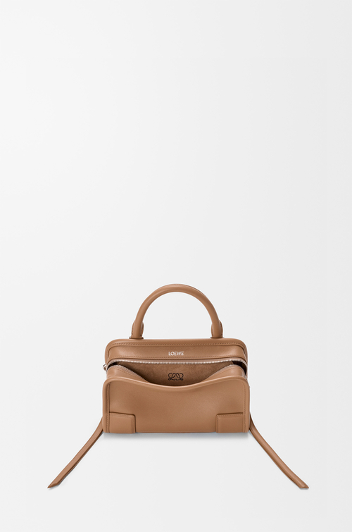 LOEWE 迷你柔軟小牛皮 Amazona 180 包款 摩卡色