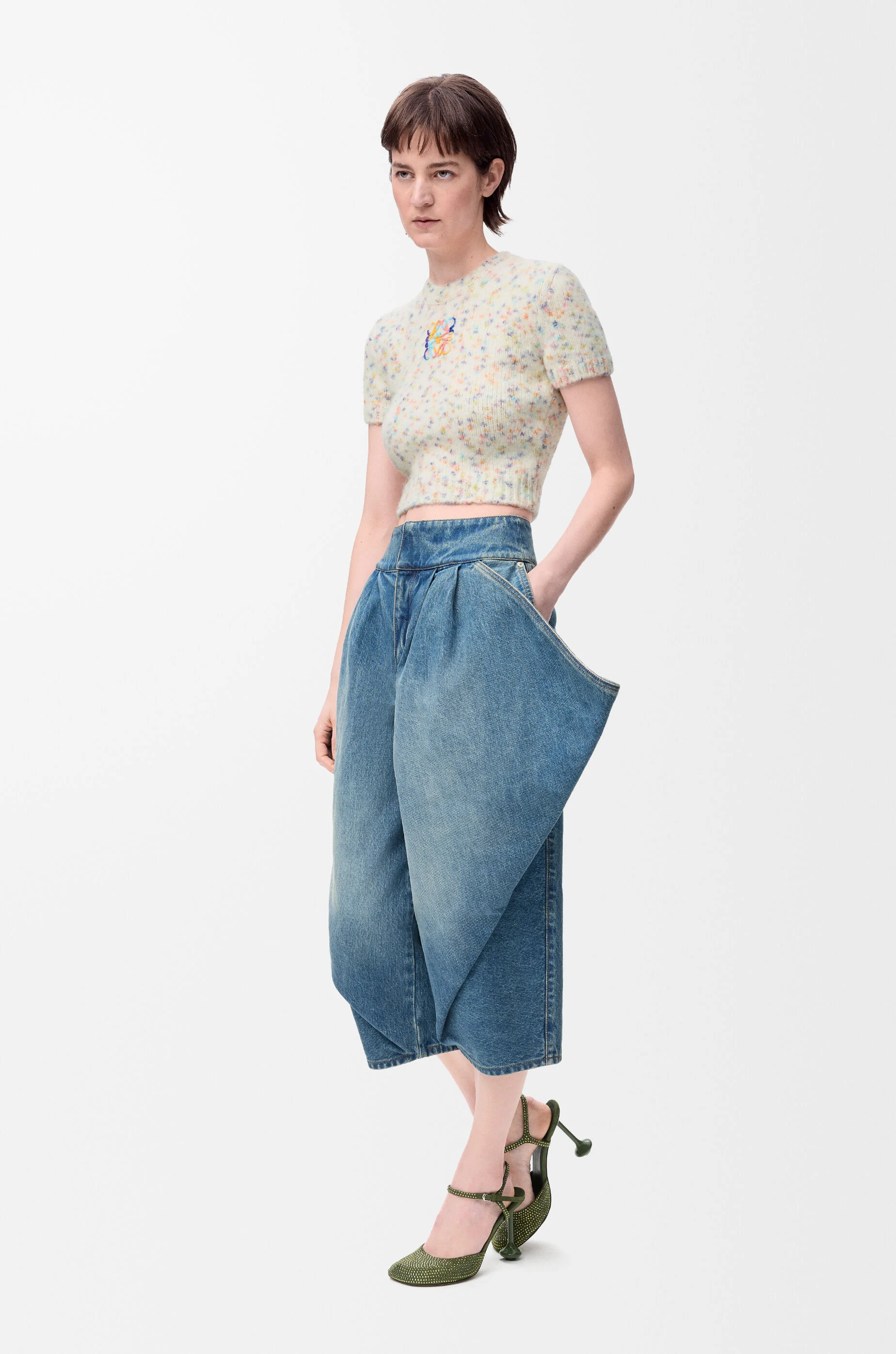 LOEWE ノースリーブセーター クリーム色 女性のための高級ファッションニットウェアとセーター - LOEWE
