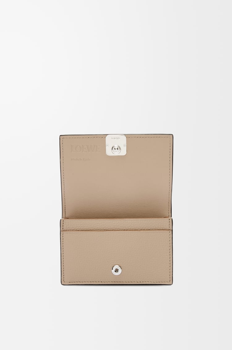 LOEWE アナグラム ビジネスカードホルダー（ペブルグレインカーフ） サンド