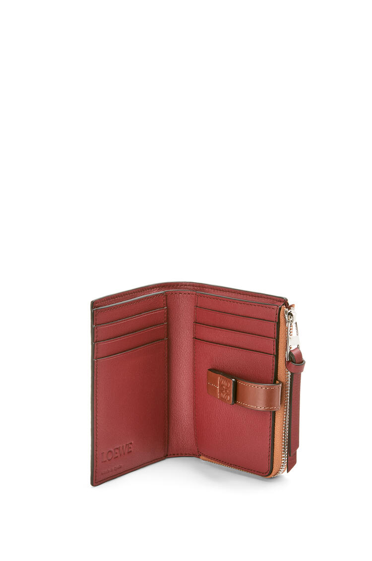 LOEWE Slim zip bifold wallet in soft grained calfskin Light Caramel/Pecan