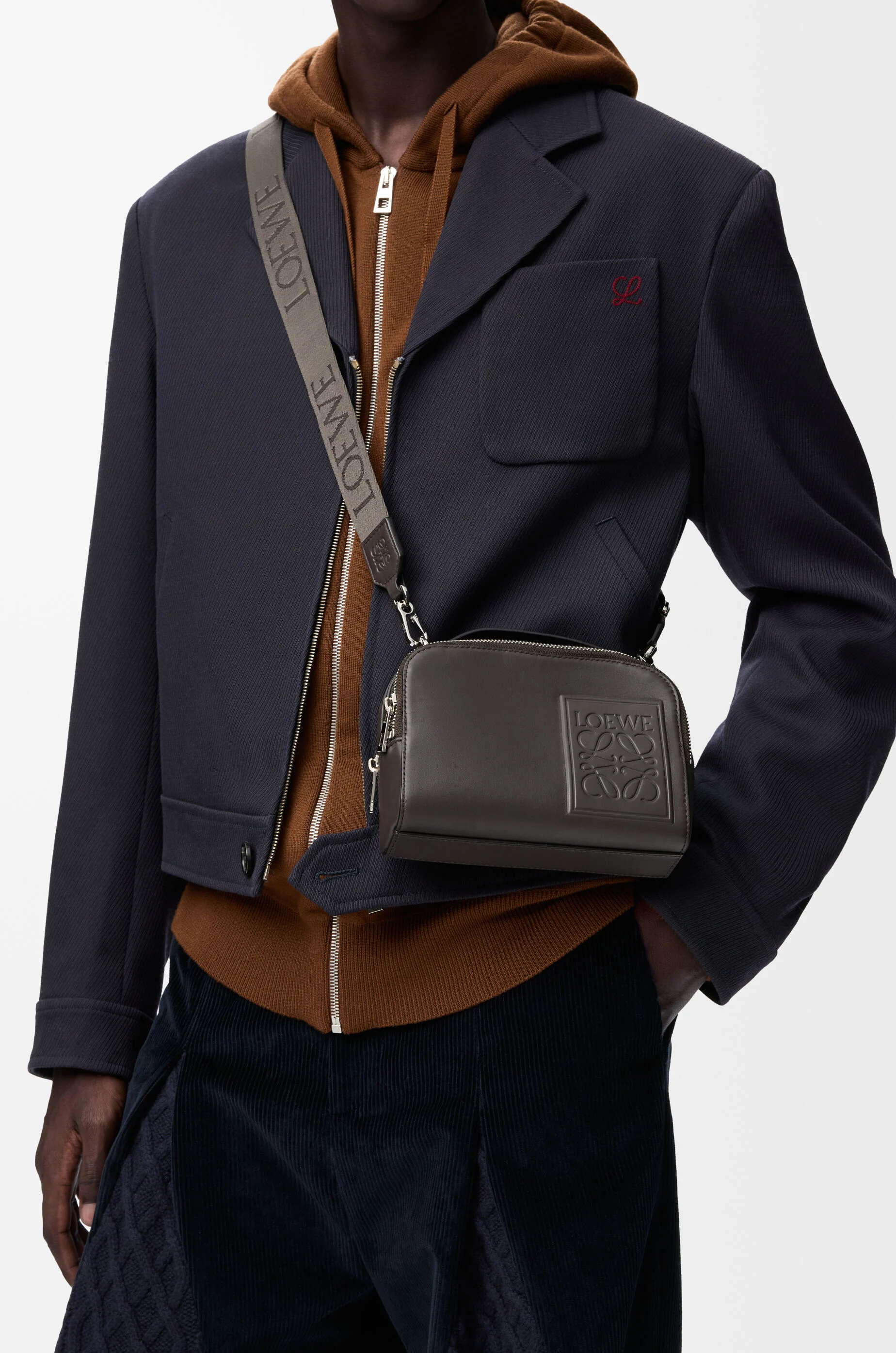 クロスボディ カメラバッグ ミニ（サテンカーフ） グレー - LOEWE