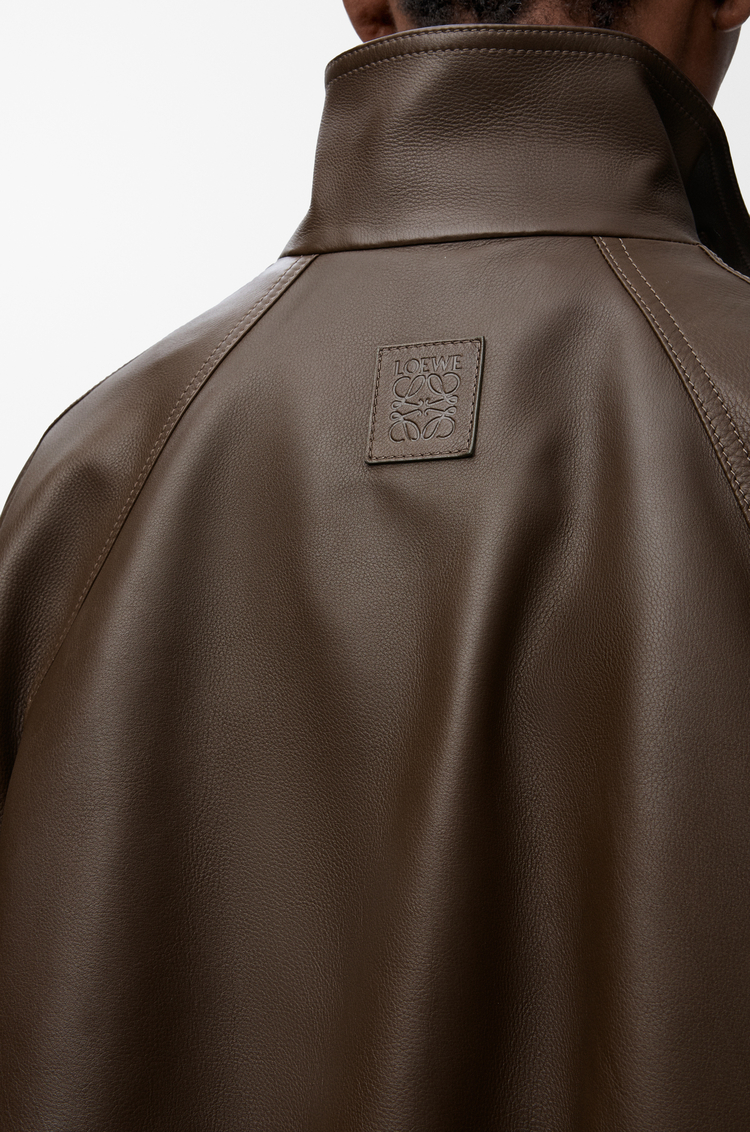 LOEWE 纳帕牛皮革短款派克大衣 深绿色