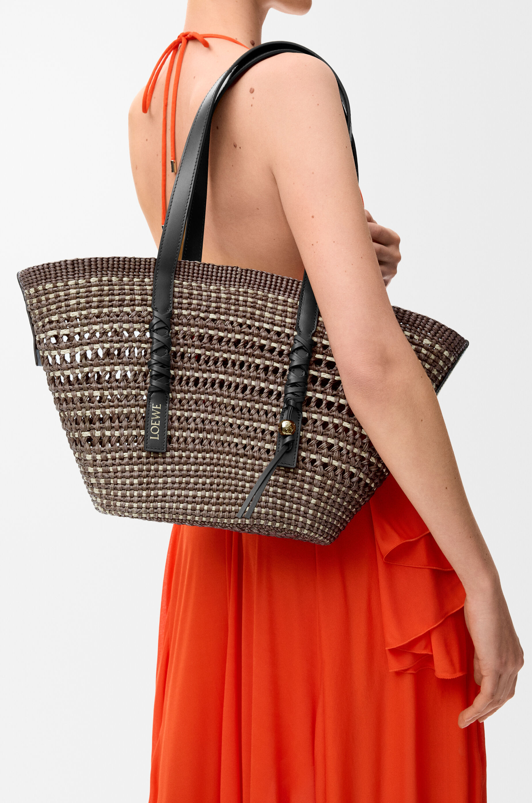 Medium Braid basket in iraca palm and calfskin Brown - LOEWE USA