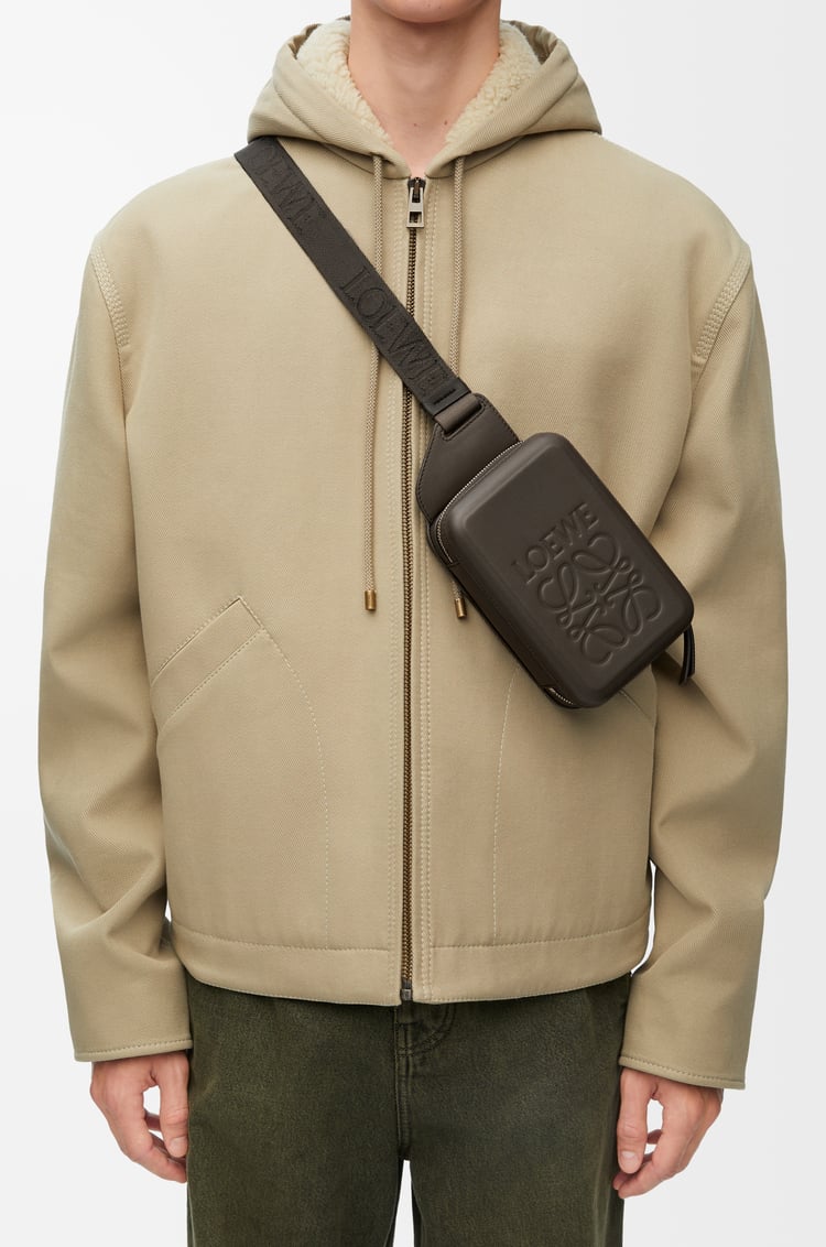 LOEWE Bolso bandolera Molded en piel de ternera Gris Oscuro