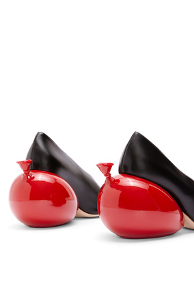 LOEWE Zapato de salón Balloon en piel de ternera Negro/Rojo