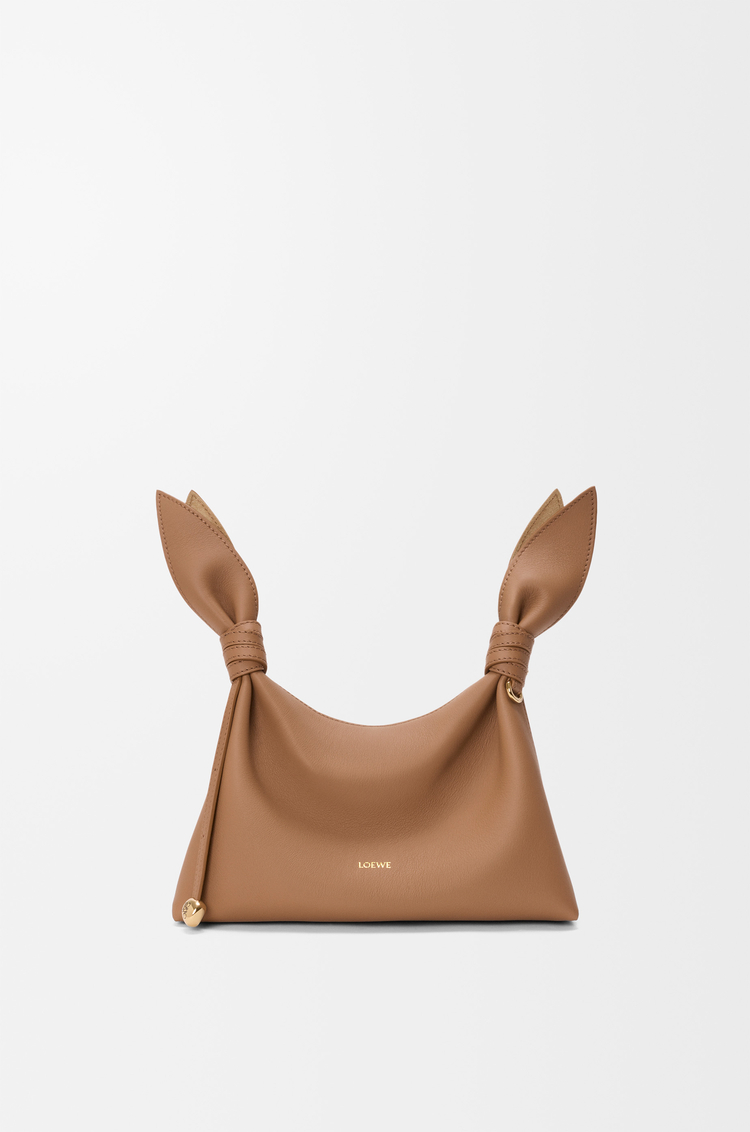 LOEWE Bolso Scarf mini en piel de ternera lisa Moca