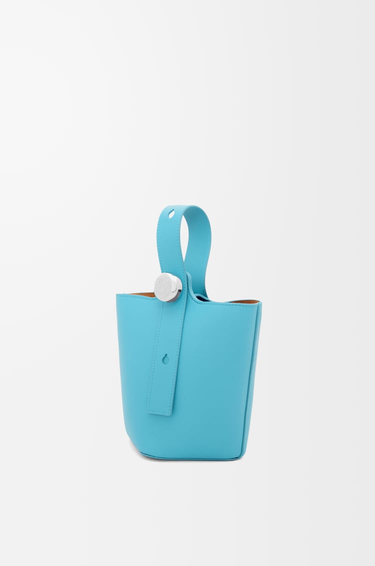 LOEWE 迷你平滑小牛皮 Pebble 水桶包 天空藍