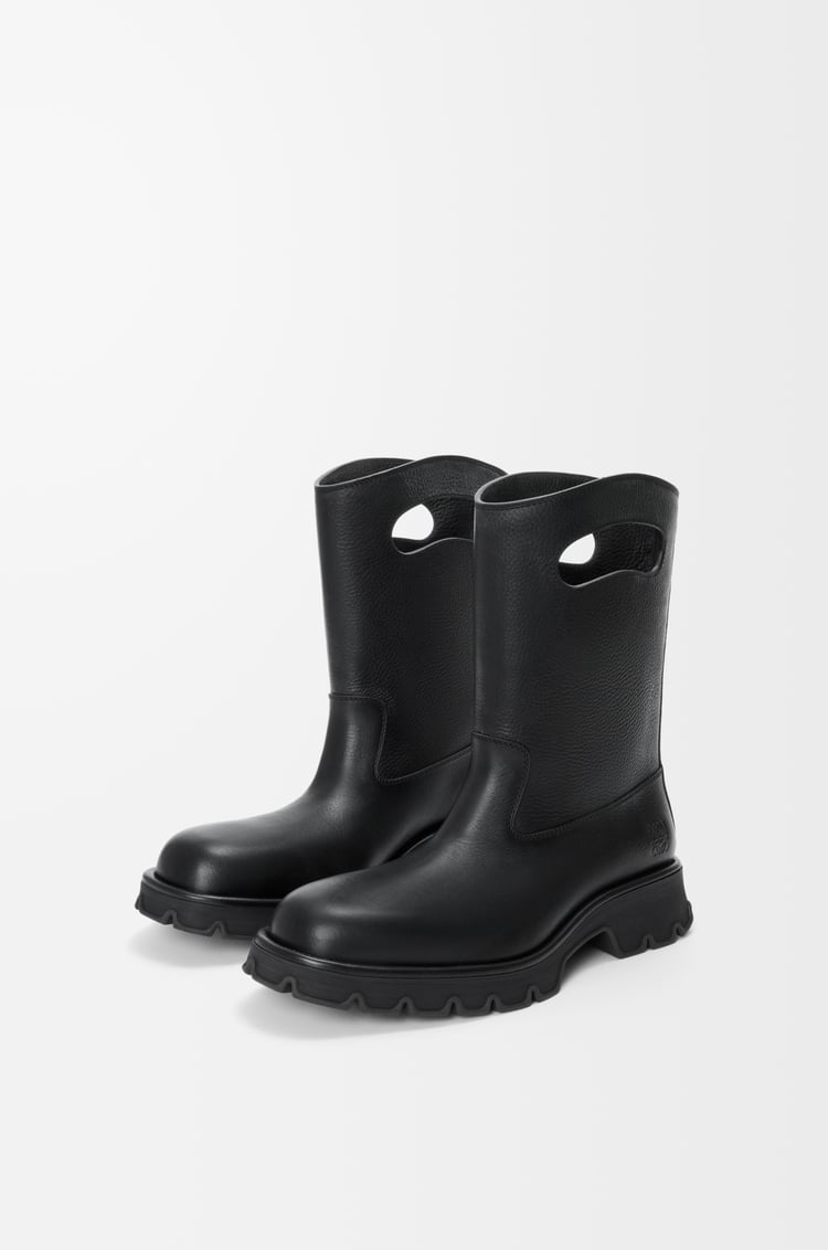 LOEWE Bobby boot in grained vegetable-tanned calfskin Black
