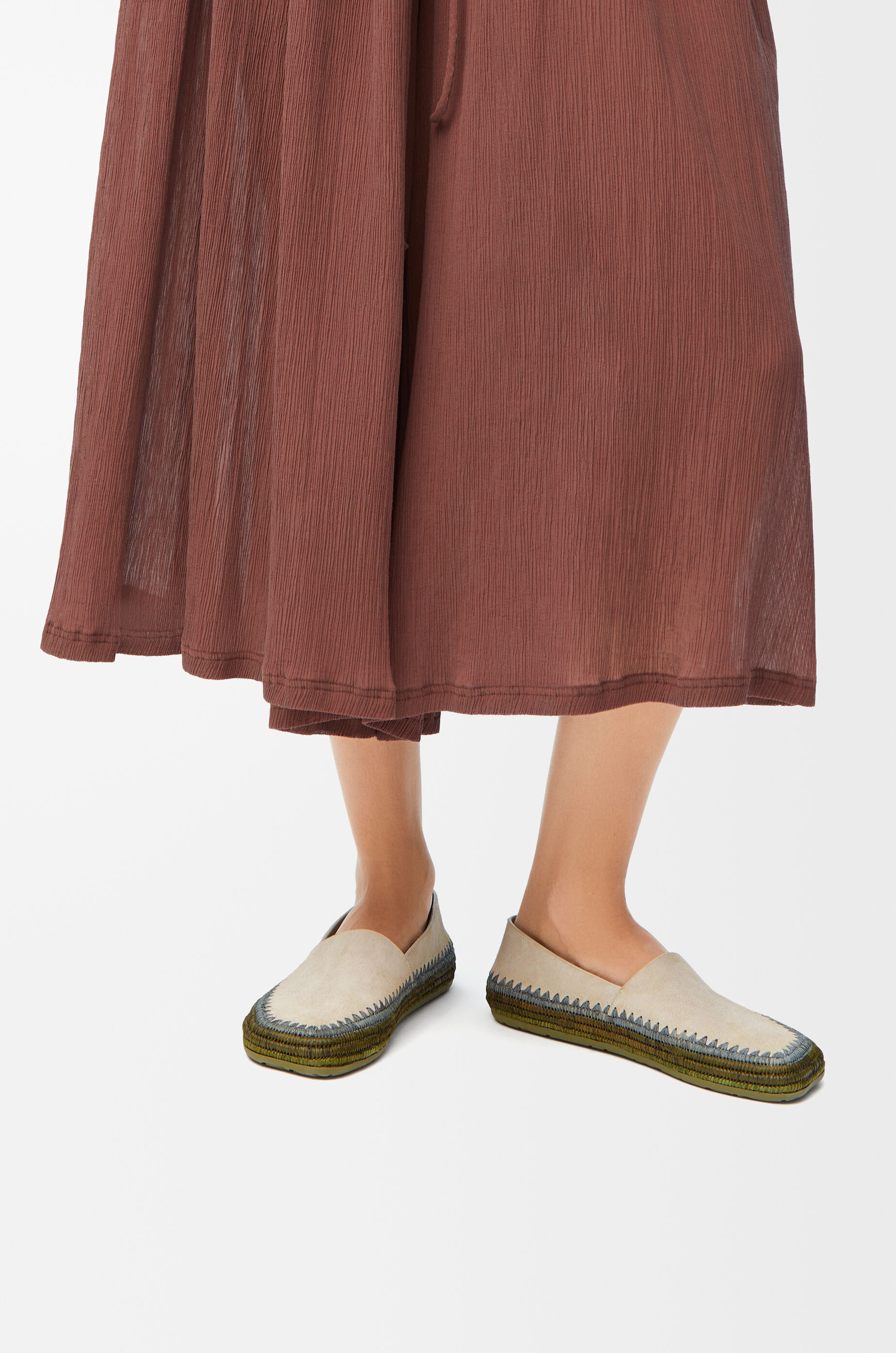 Rio slipper in suede and raffia Grey - LOEWE