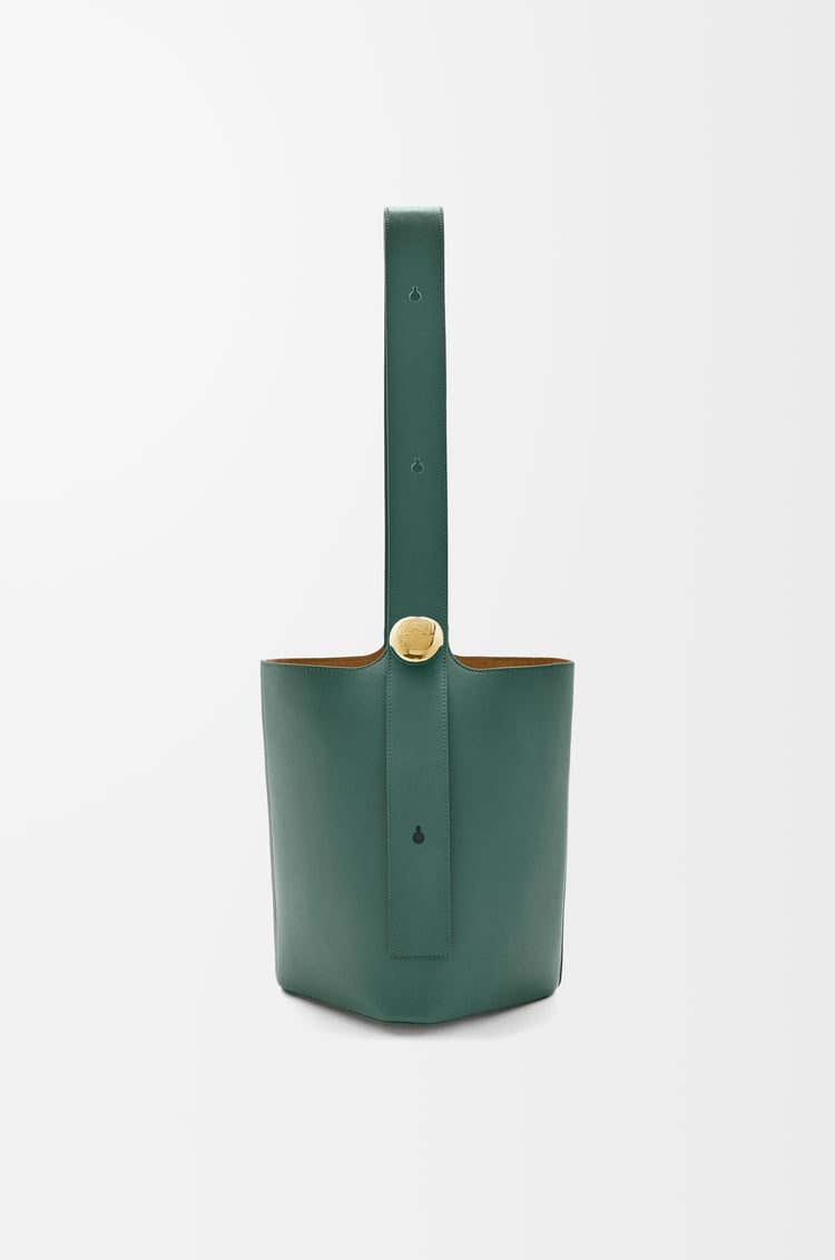 LOEWE Medium Pebble bucket in smooth calfskin Vetiver