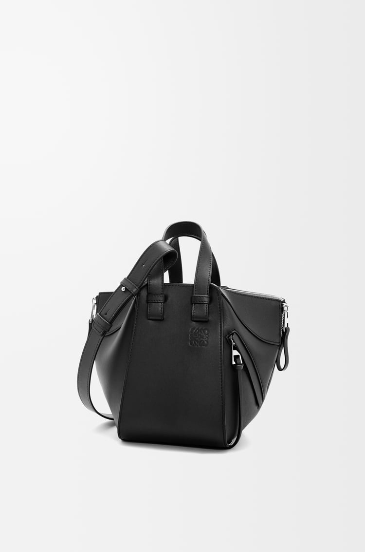 LOEWE Bolso Hammock Compact en piel de ternera Negro