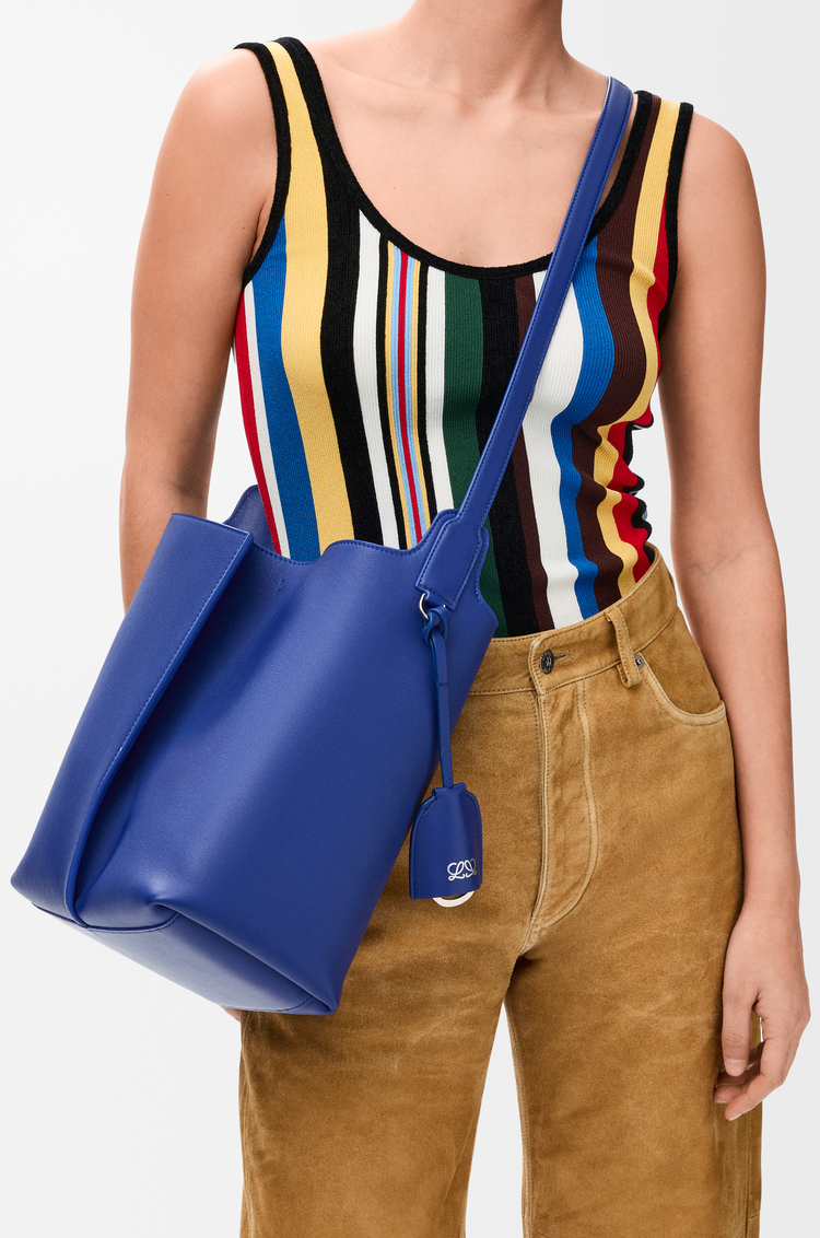 LOEWE ビルバオ バケットバッグ ミディアム（スムースカーフ） ステラブルー