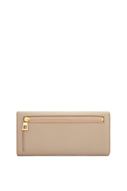 LOEWE Pebble continental wallet in shiny nappa calfskin Sand plp_rd
