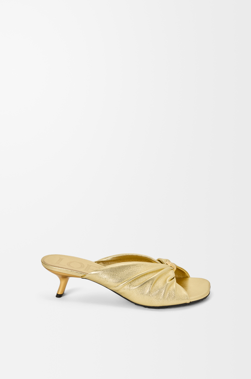 LOEWE Sandalia Pebble Soft en piel napa de cordero laminada Dorado