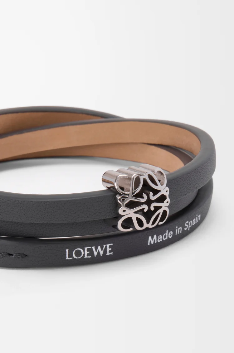 LOEWE Pulsera trenzada Anagram Bombé en piel de ternera Espresso