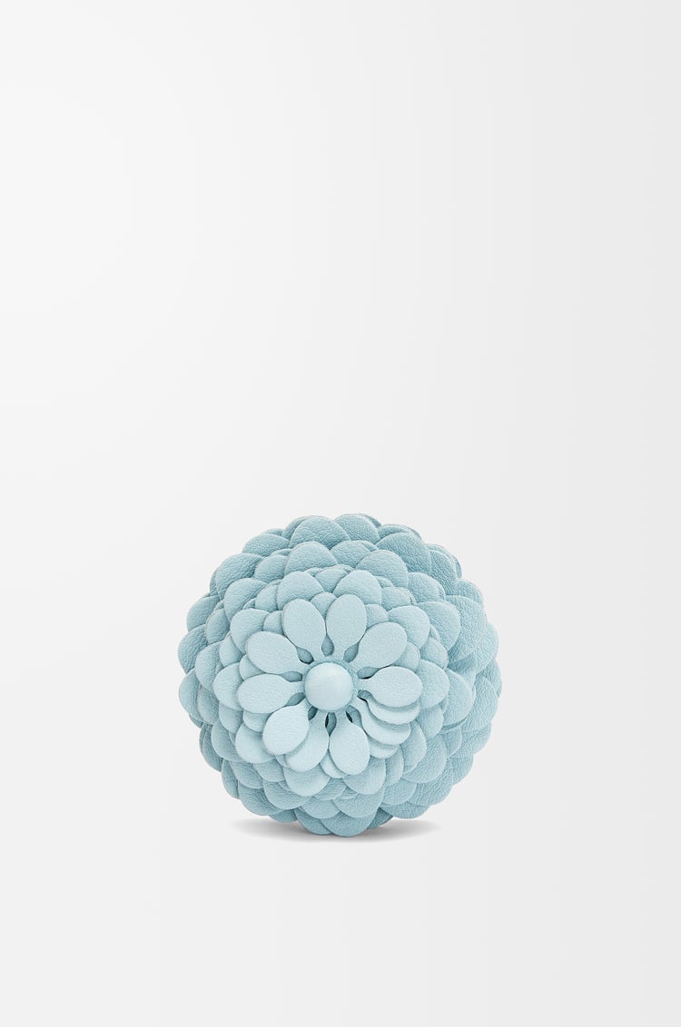 LOEWE Flor en piel de ternera con tachuelas Azul Cristal