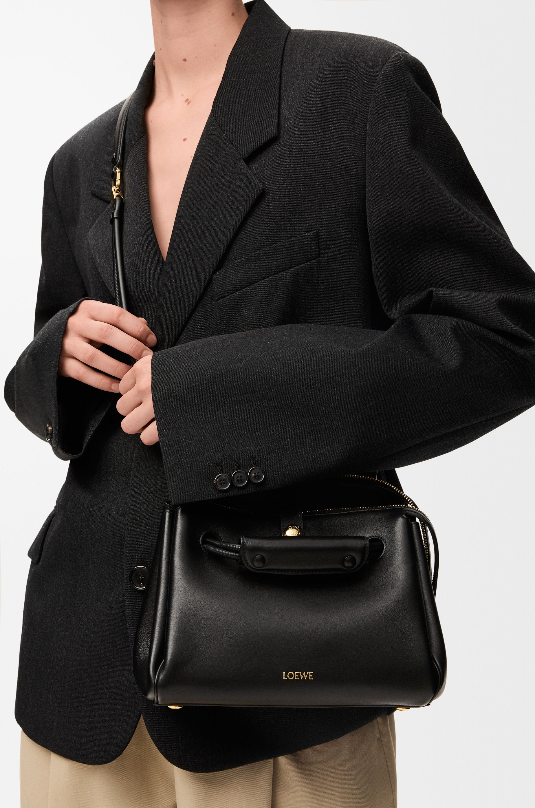 マドリードバッグ スモール(サプルカーフ) ブラック - LOEWE マドリードバッグ スモール(サプルカーフ) ブラック - LOEWE