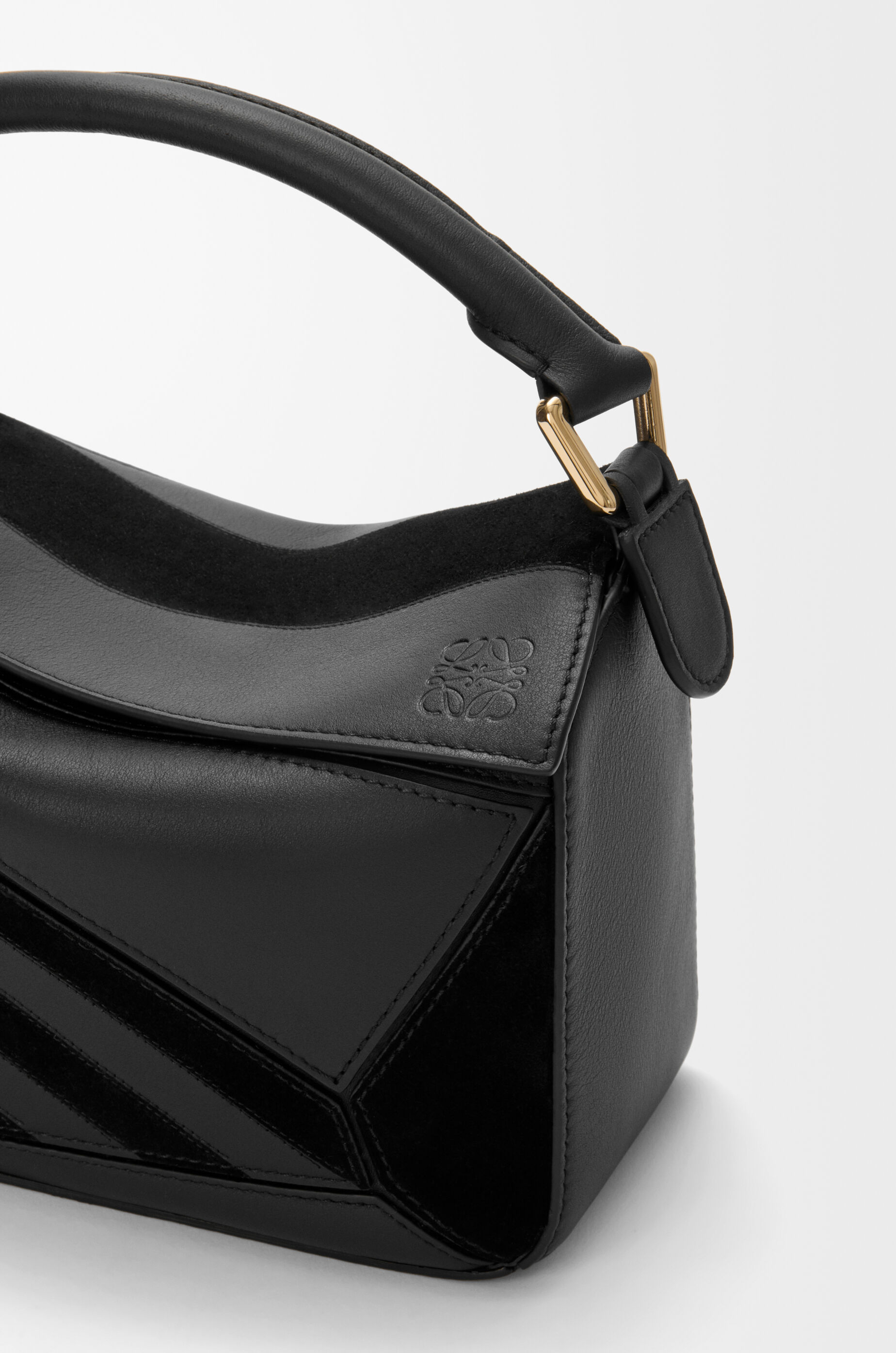 パズルバッグ スモール（クラシックカーフ&スエード） ブラック - LOEWE