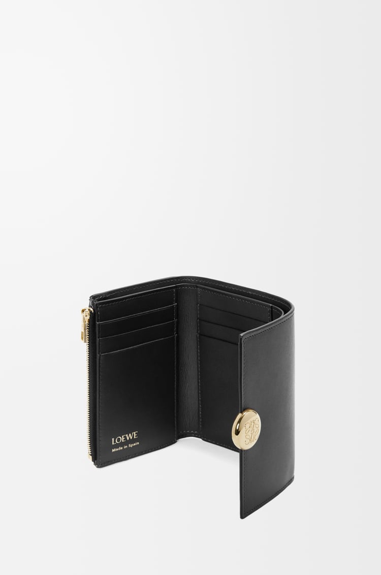 LOEWE Cartera vertical pequeña Pebble en piel napa de ternera Negro
