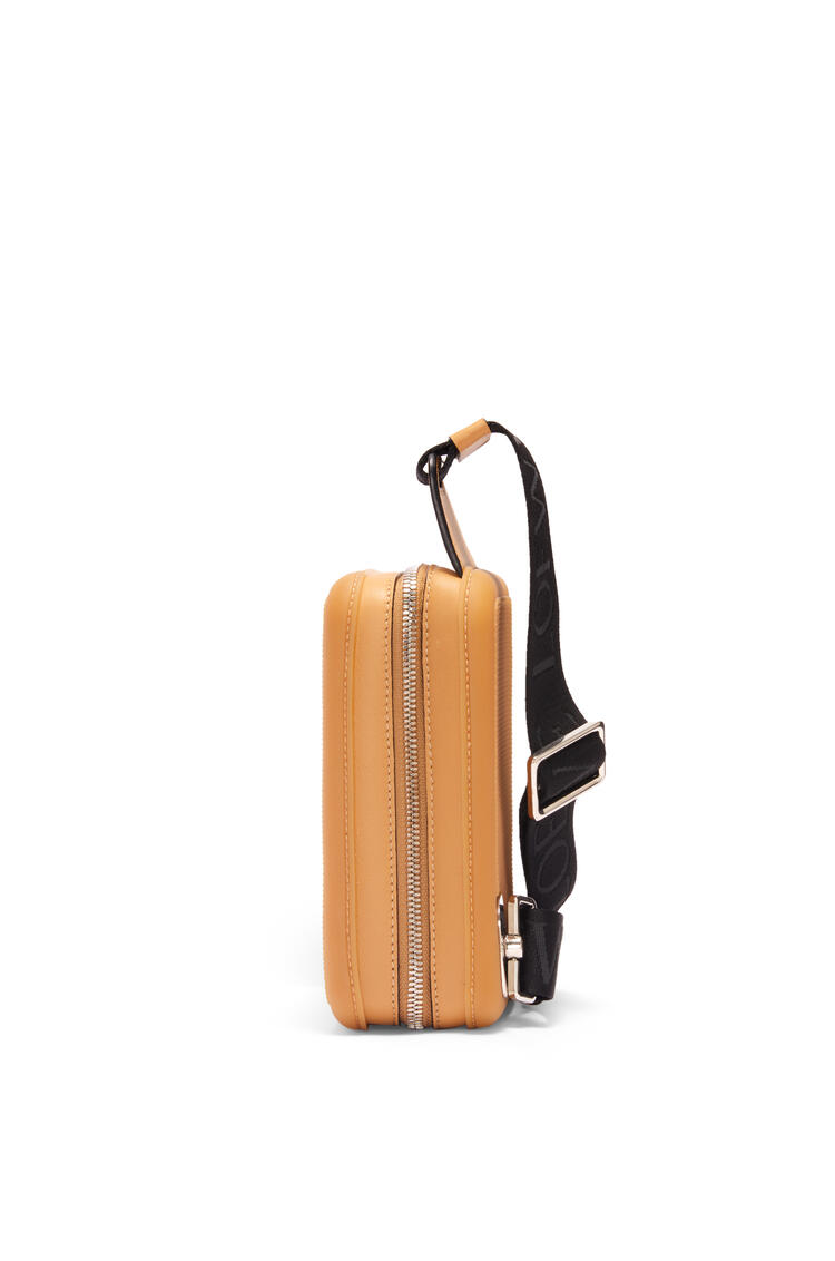 LOEWE Molded Sling in diamond rubber and calfskin Natural