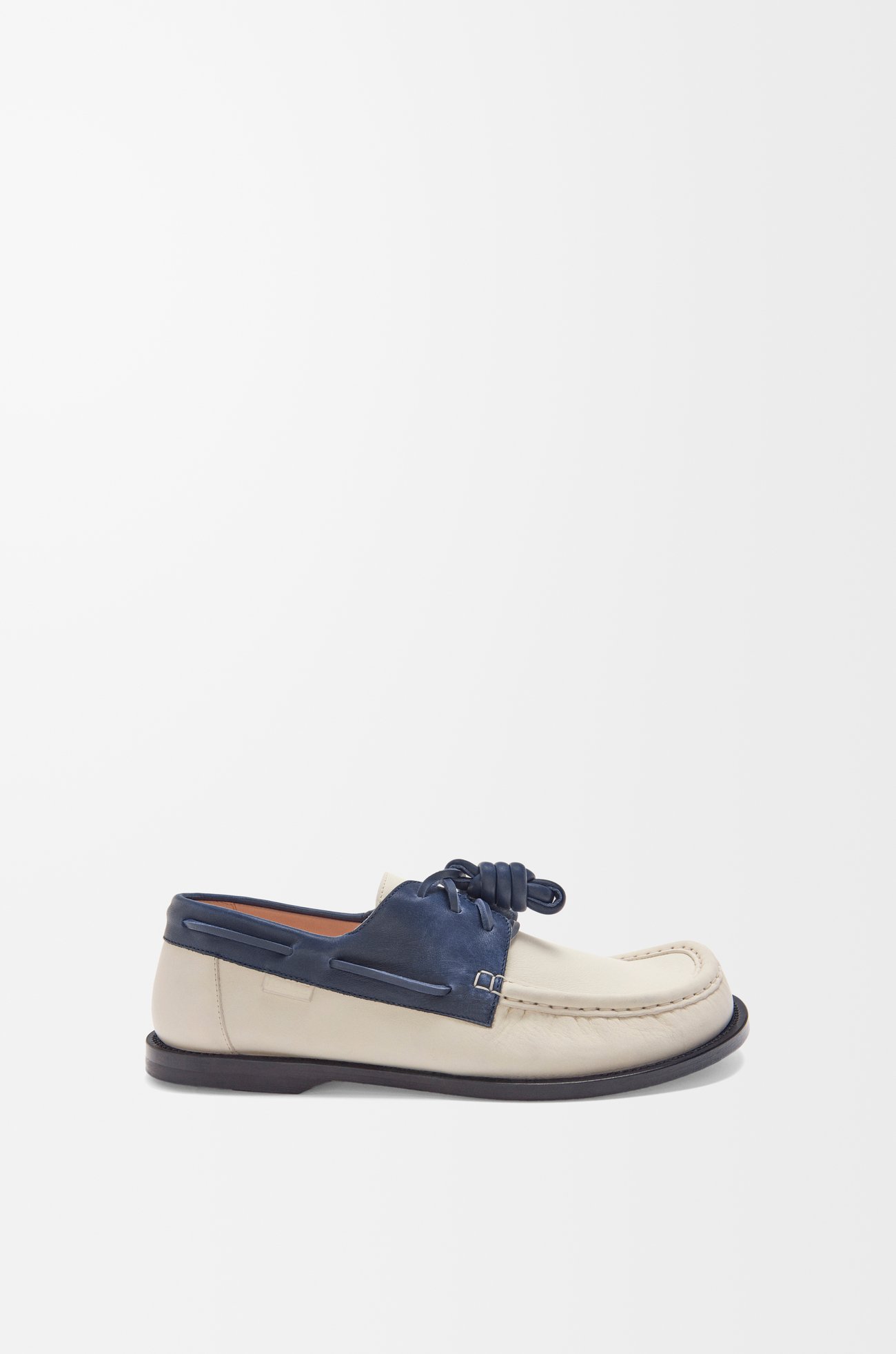 LOEWE Campo boat shoe in soft calfskin White/Navy plp_rd