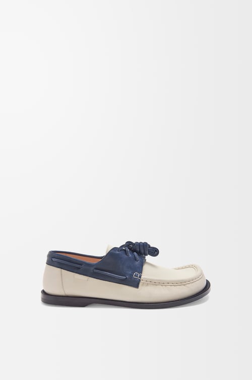 LOEWE Campo boat shoe in soft calfskin White/Navy plp_rd