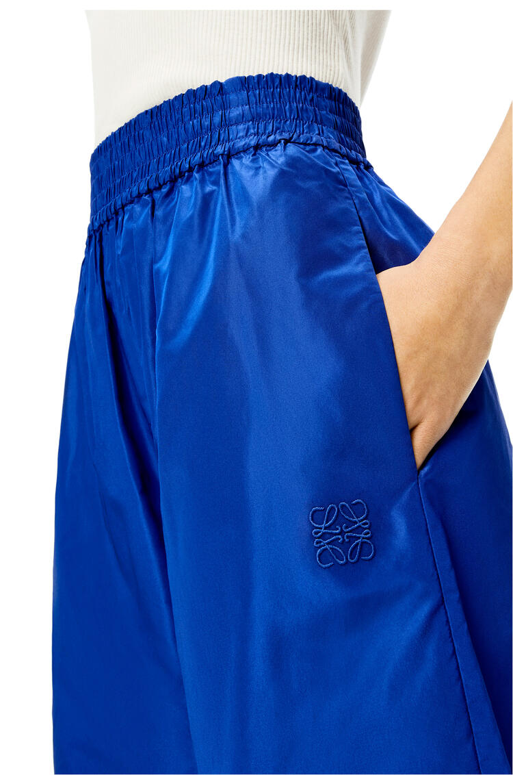 LOEWE Cropped tracksuit trousers in silk Blue Klein pdp_rd