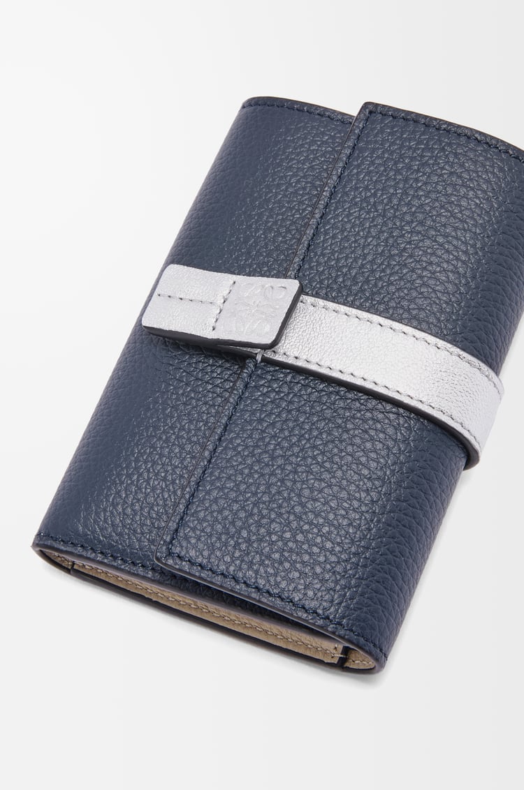 LOEWE Cartera vertical pequeña en piel de ternera Azul Marino Oscuro/Plateado