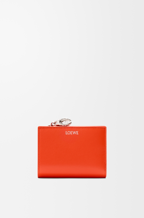 LOEWE Cartera compacta Claw en piel de cordero brillante Naranja Vivo