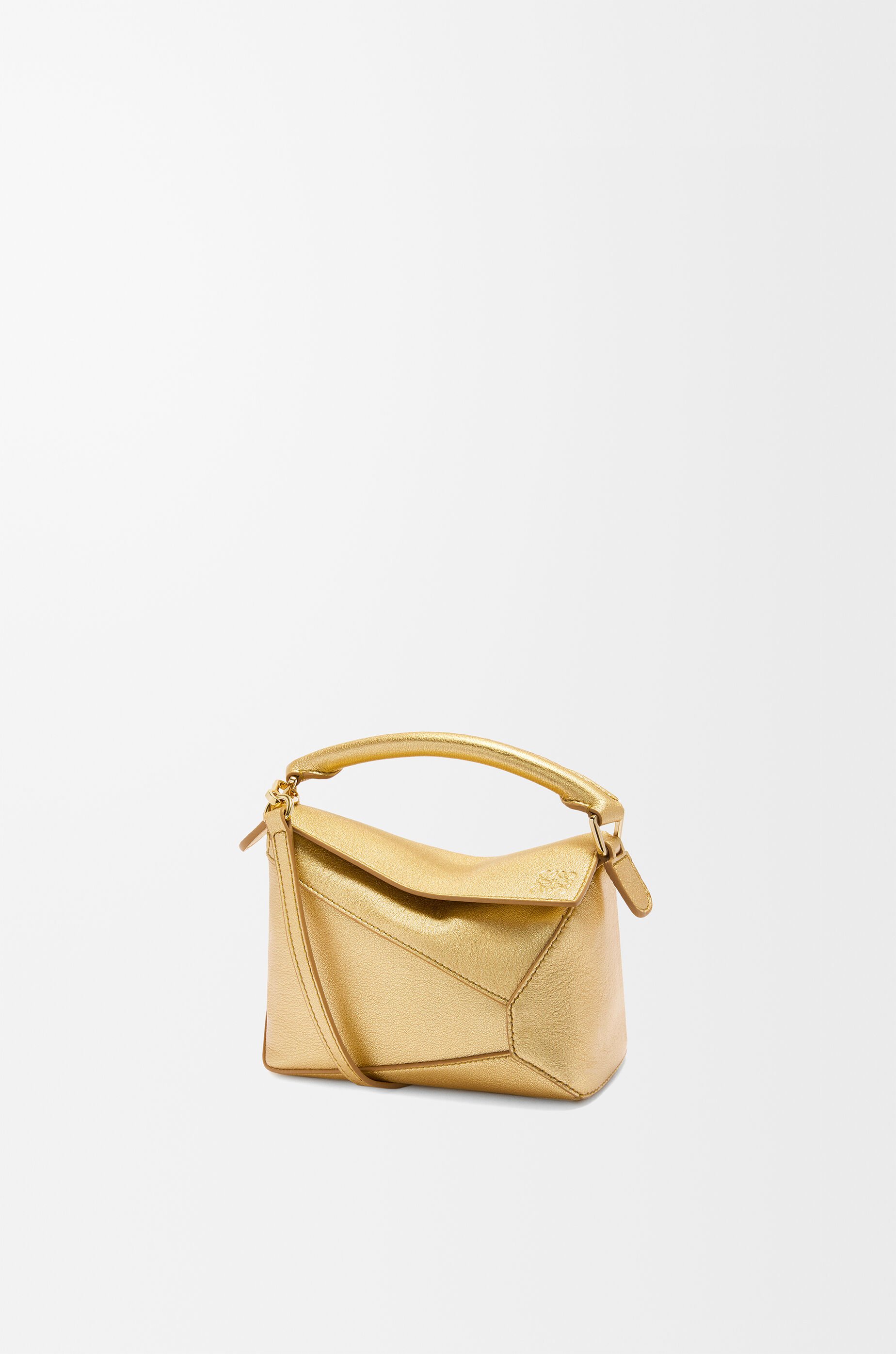 注目のブランド bag Edge Puzzle Mini in LOEWE - Gold lambskin laminated バッグ