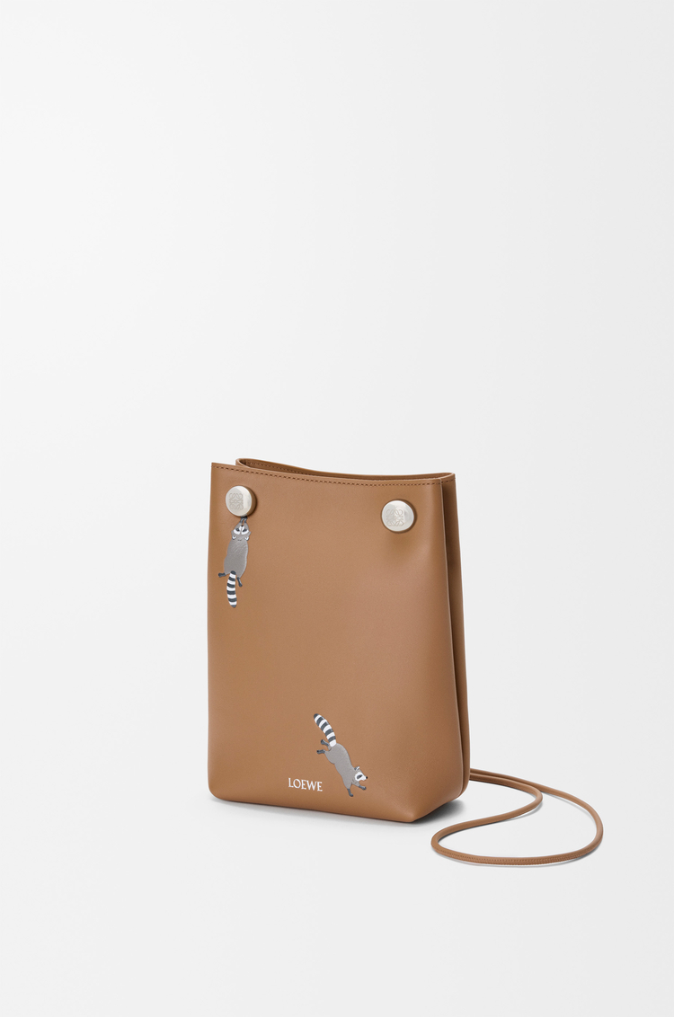 LOEWE Raccoon Pebble pouch in nappa calfskin モカ